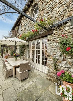 Maison - 180 m² - 8 pièces