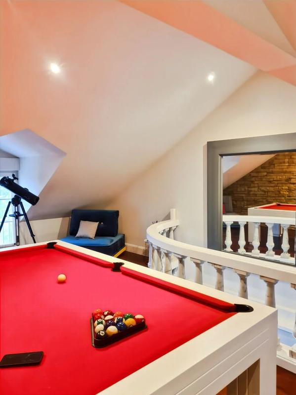 Maison - 230 m² - 7 pièces