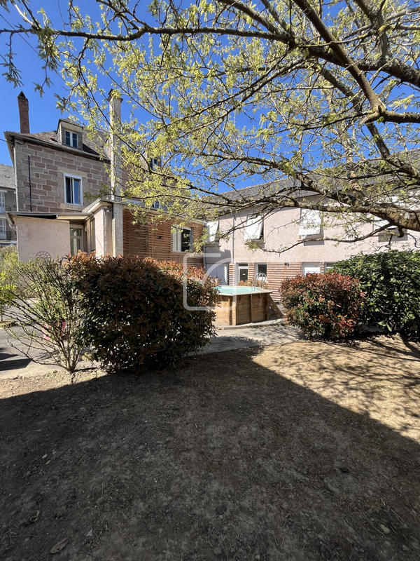 Maison - 300 m² - 9 pièces