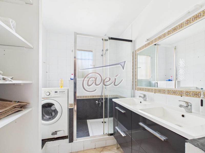 Villa - 100 m² - 5 pièces