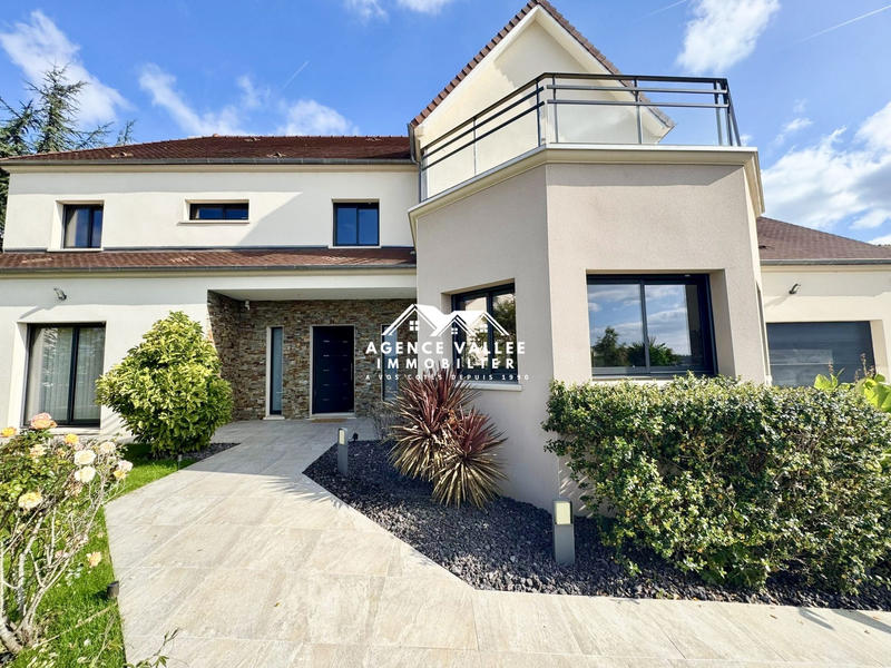 Maison - 280 m² - 8 pièces