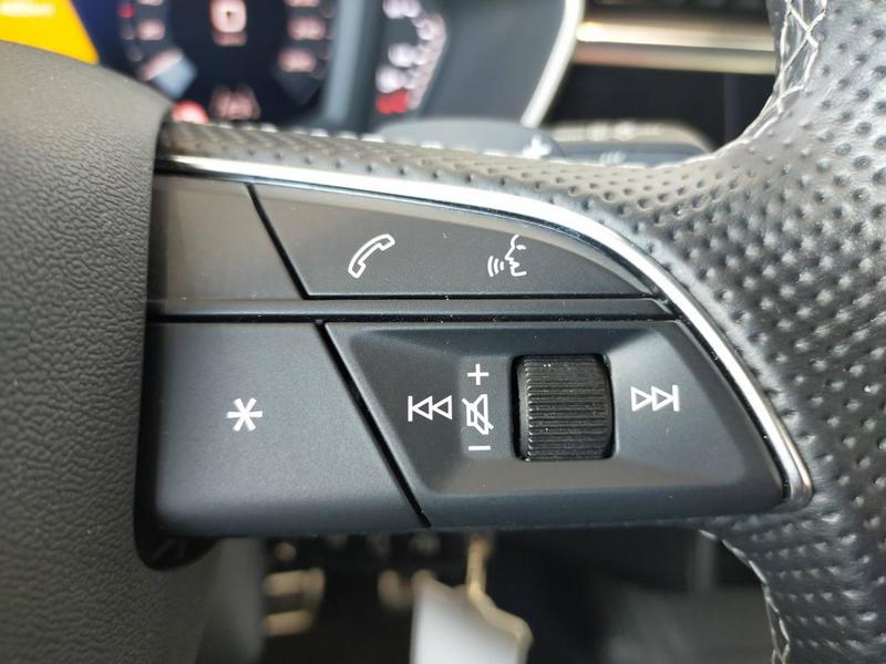 Audi Q3 45 TFSIe 245 ch s tronic 6 s line