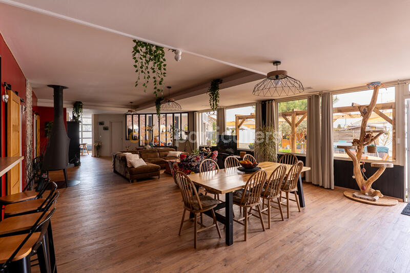 Maison - 210 m² - 5 pièces