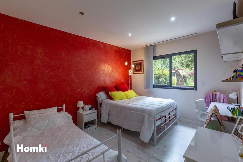 Propriété - 237 m² - 5 pièces