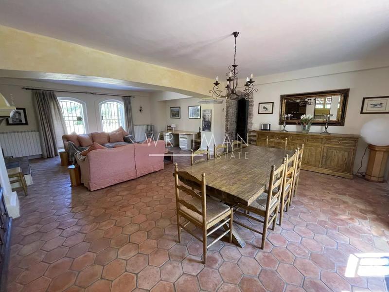 Villa - 238 m² - 8 pièces