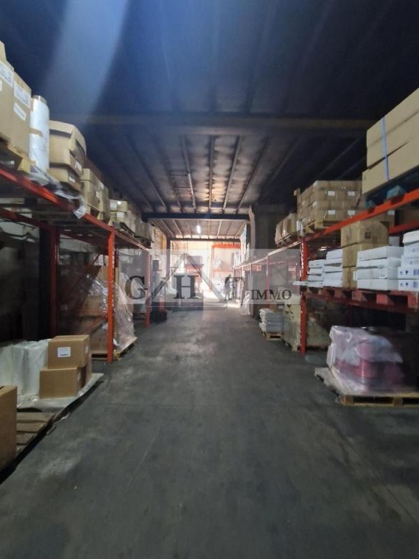 Entrepôt - 1 875 m²