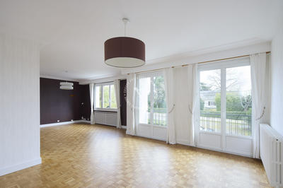Maison traditionnelle - 196 m² - 7 pièces