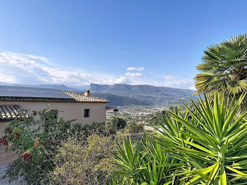 Maison - 251 m² - 9 pièces