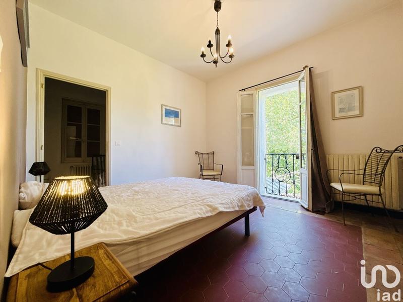 Maison - 1 000 m² - 11 pièces