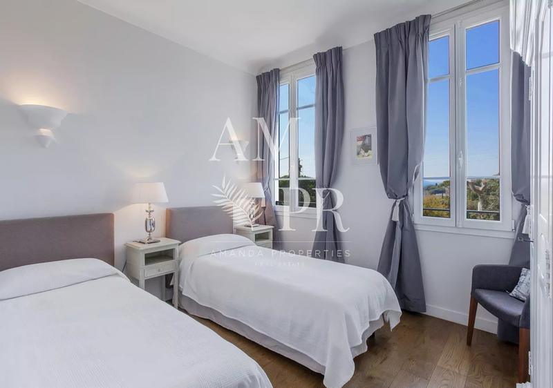 Villa - 270 m² - 8 pièces