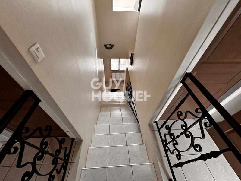 Maison - 152 m² - 8 pièces