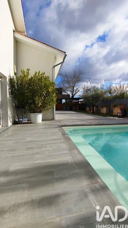 Maison - 206 m² - 8 pièces