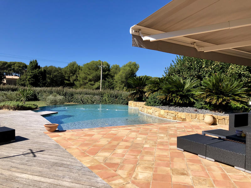 Propriété - 250 m² - 6 pièces