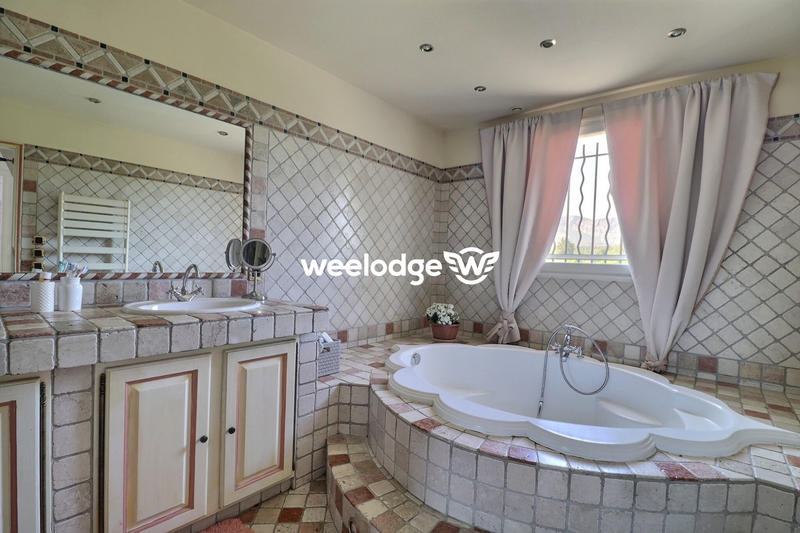 Bastide - 334 m² - 9 pièces