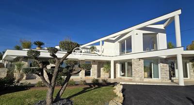 Maison - 460 m² - 6 pièces