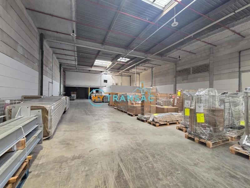 Entrepôt - 3 272 m²