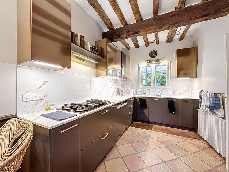 Maison - 230 m² - 8 pièces