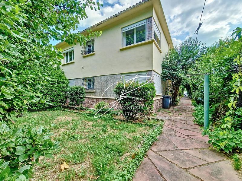 Maison - 183 m² - 8 pièces