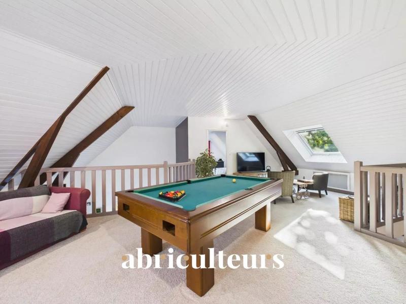 Maison - 258 m² - 7 pièces