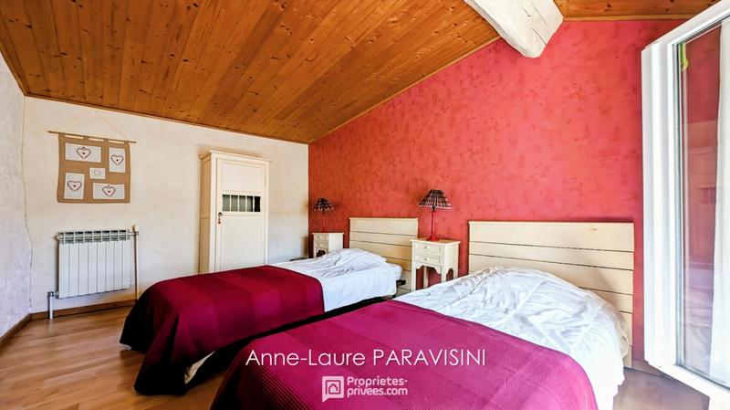 Maison - 244 m² - 9 pièces