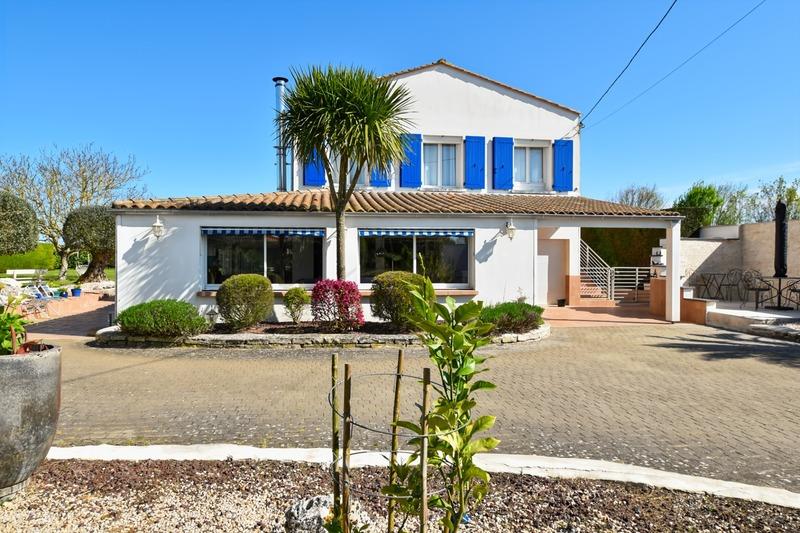 Villa - 227 m² - 10 pièces