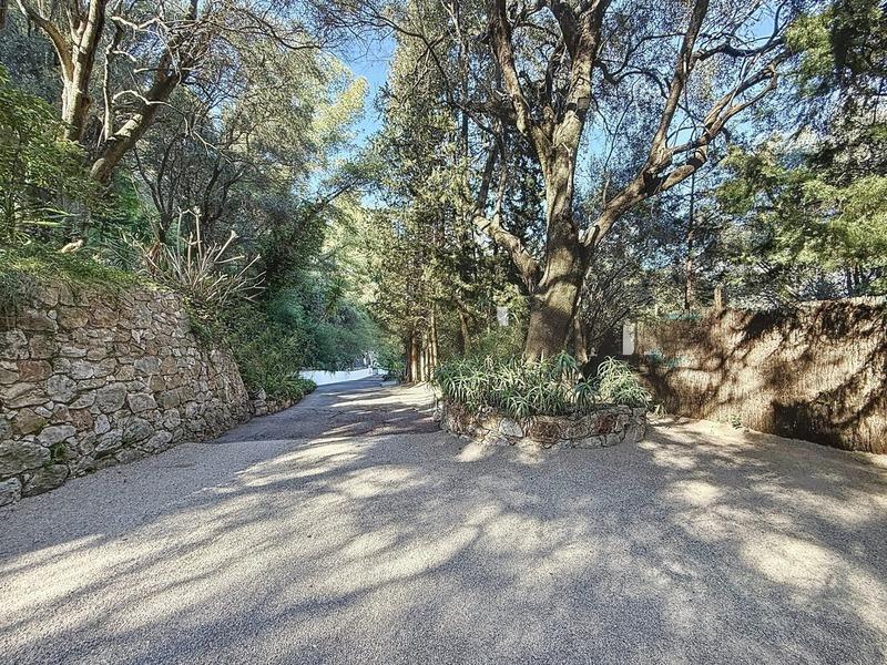 Propriété - 650 m² - 14 pièces