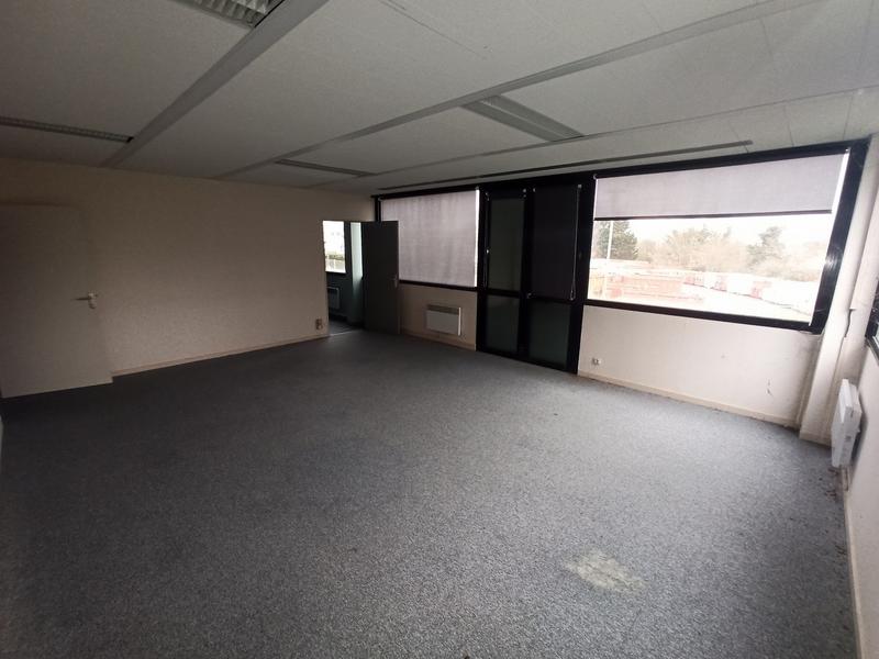 Bureau - 1 600 m²