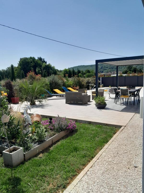 Maison - 102 m² - 4 pièces