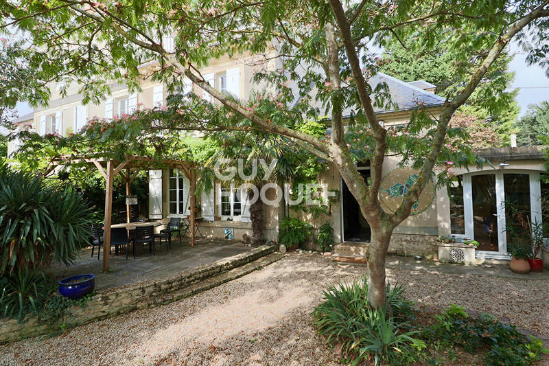 Maison - 224 m² - 8 pièces