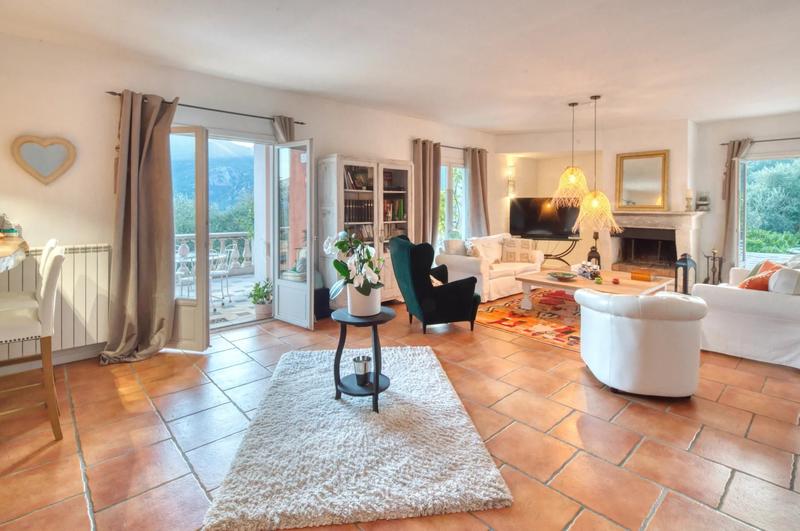 Villa - 235 m² - 6 pièces