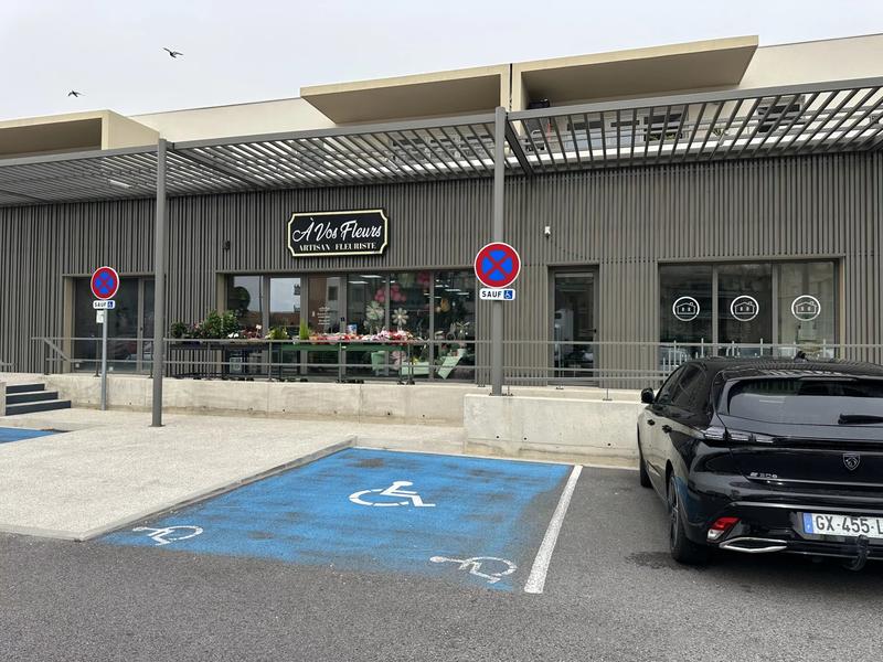 Local commercial - 142 m² - 1 pièce