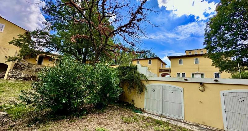 Propriété - 540 m² - 15 pièces