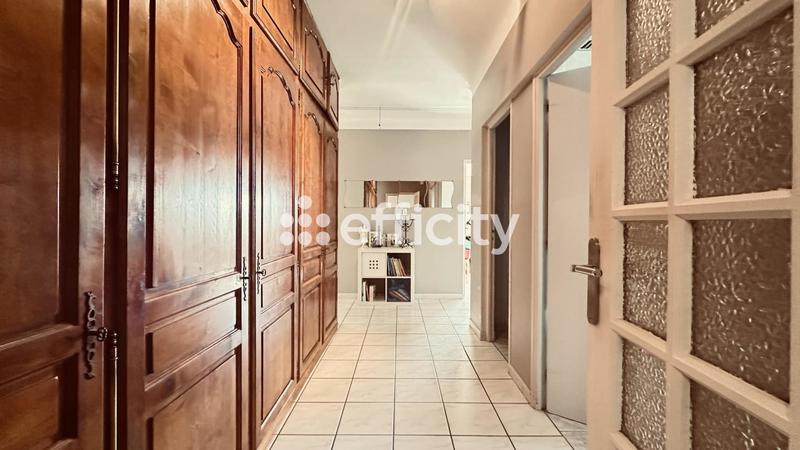 Maison - 215 m² - 7 pièces