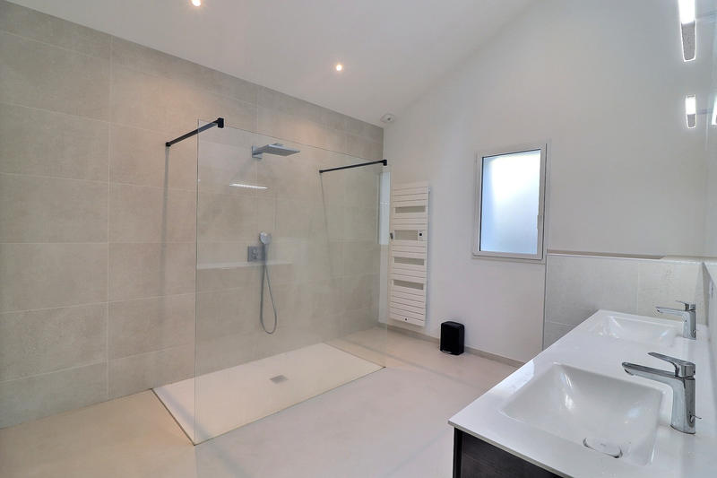 Maison - 280 m² - 9 pièces