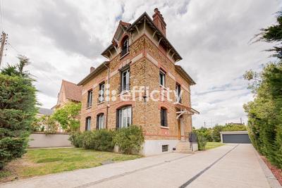 Maison - 232 m² - 9 pièces