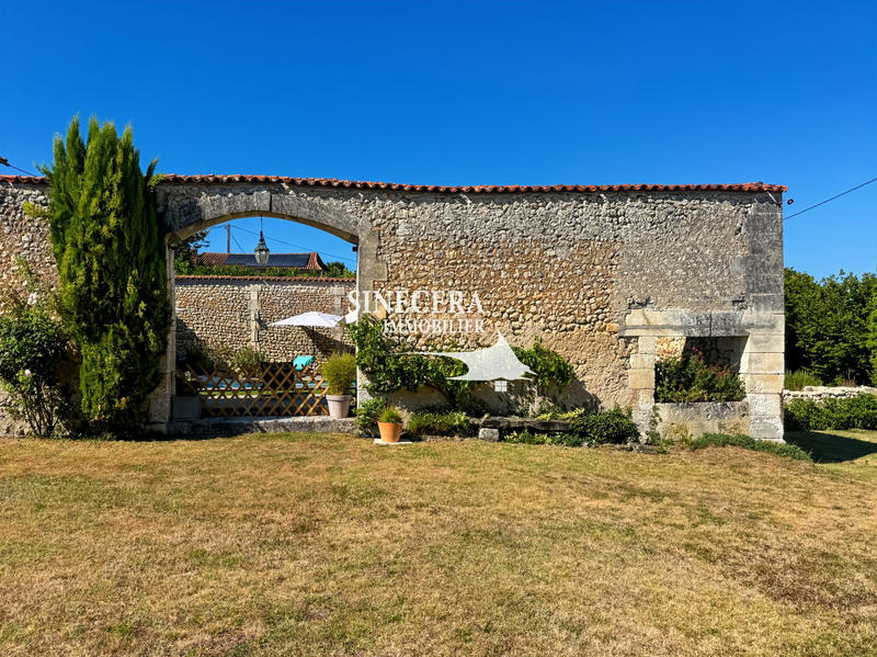 Maison - 260 m² - 9 pièces