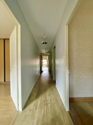 Maison traditionnelle - 261 m² - 18 pièces