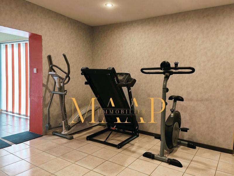 Maison - 185 m² - 9 pièces