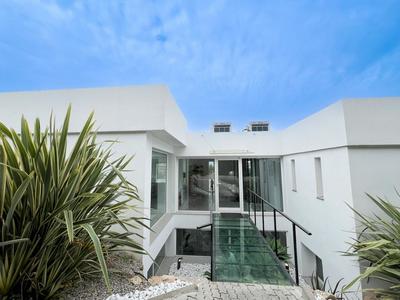 Villa - 257 m² - 6 pièces