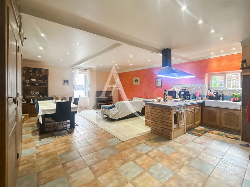 Maison - 140 m² - 8 pièces