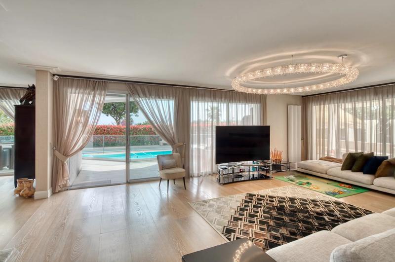 Appartement - 445 m² - 10 pièces