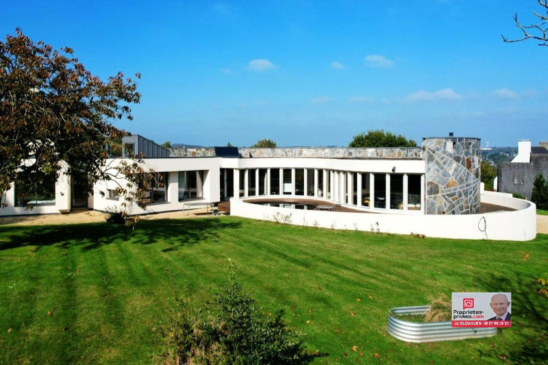 Maison - 260 m² - 8 pièces