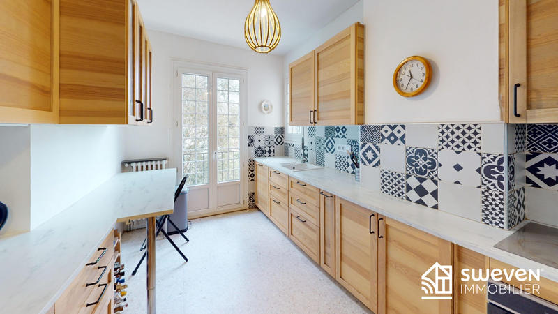 Maison traditionnelle - 220 m² - 7 pièces