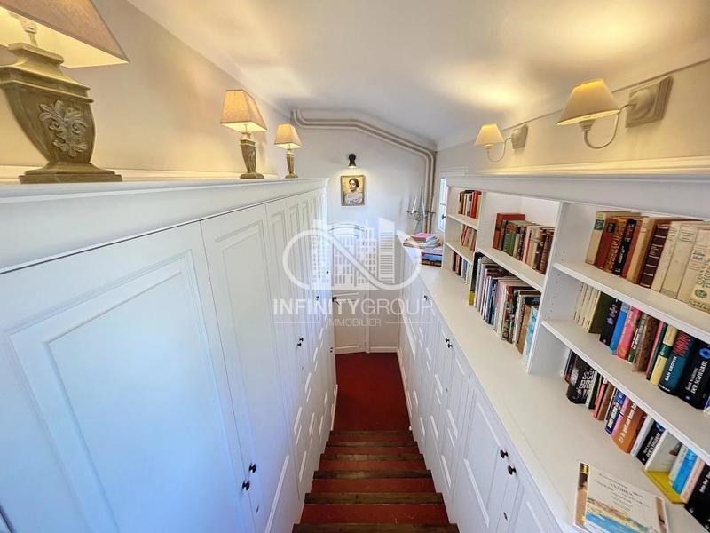 Appartement - 277 m² - 16 pièces