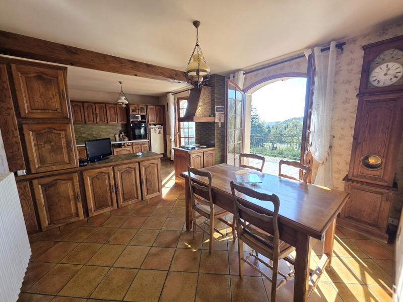 Maison - 254 m² - 8 pièces