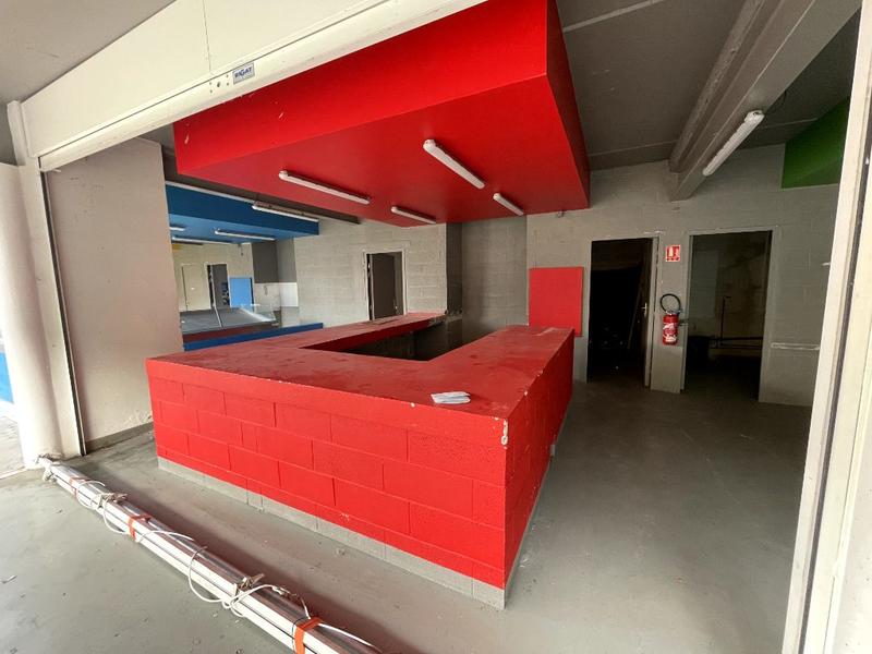 Local commercial - 616 m²