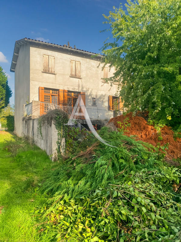 Maison - 230 m² - 7 pièces