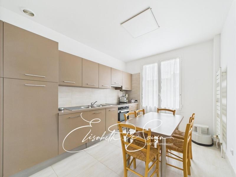 Maison - 152 m² - 8 pièces