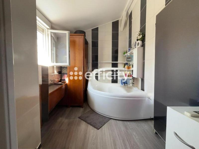 Maison - 192 m² - 5 pièces