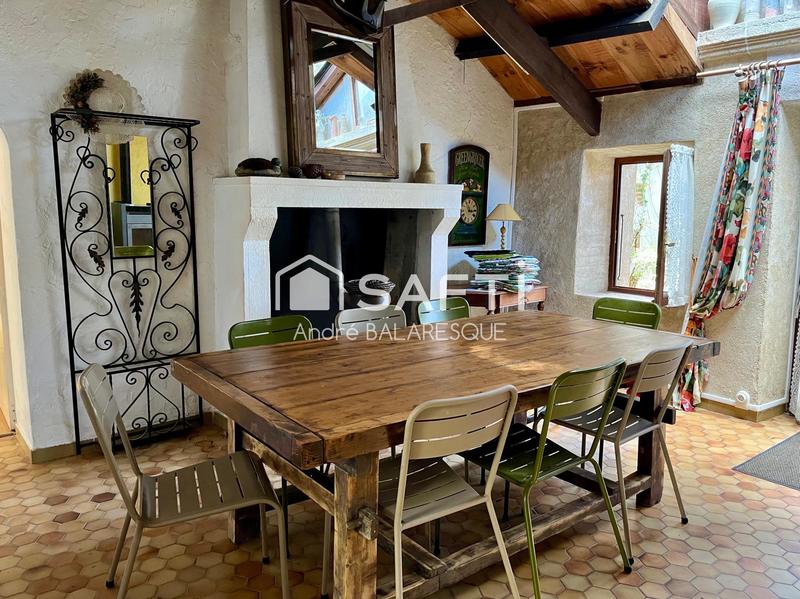 Maison - 252 m² - 10 pièces